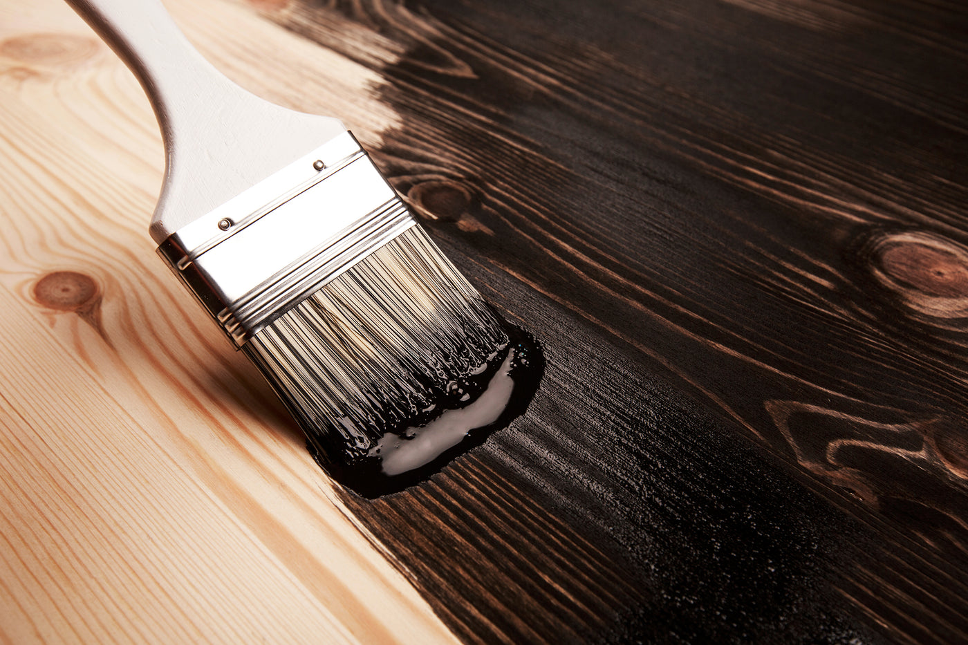 LIVOS: OILS THAT PENETRATE WOOD SURFACES NATURALLY