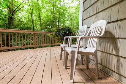 OIL OR STAIN? WHICH WILL BETTER PROTECT YOUR WOODEN PATIO?